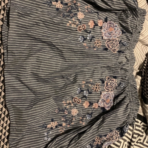 off the shoulder shirt with floral patch decal - Picture 1 of 2